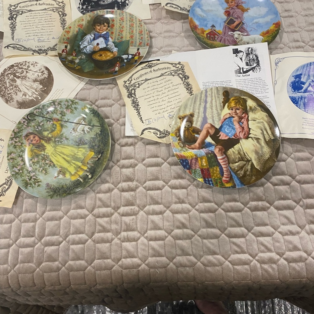Vintage-Style Decorative Wall Plates in Multicolor - Classic Home Wall Decor r